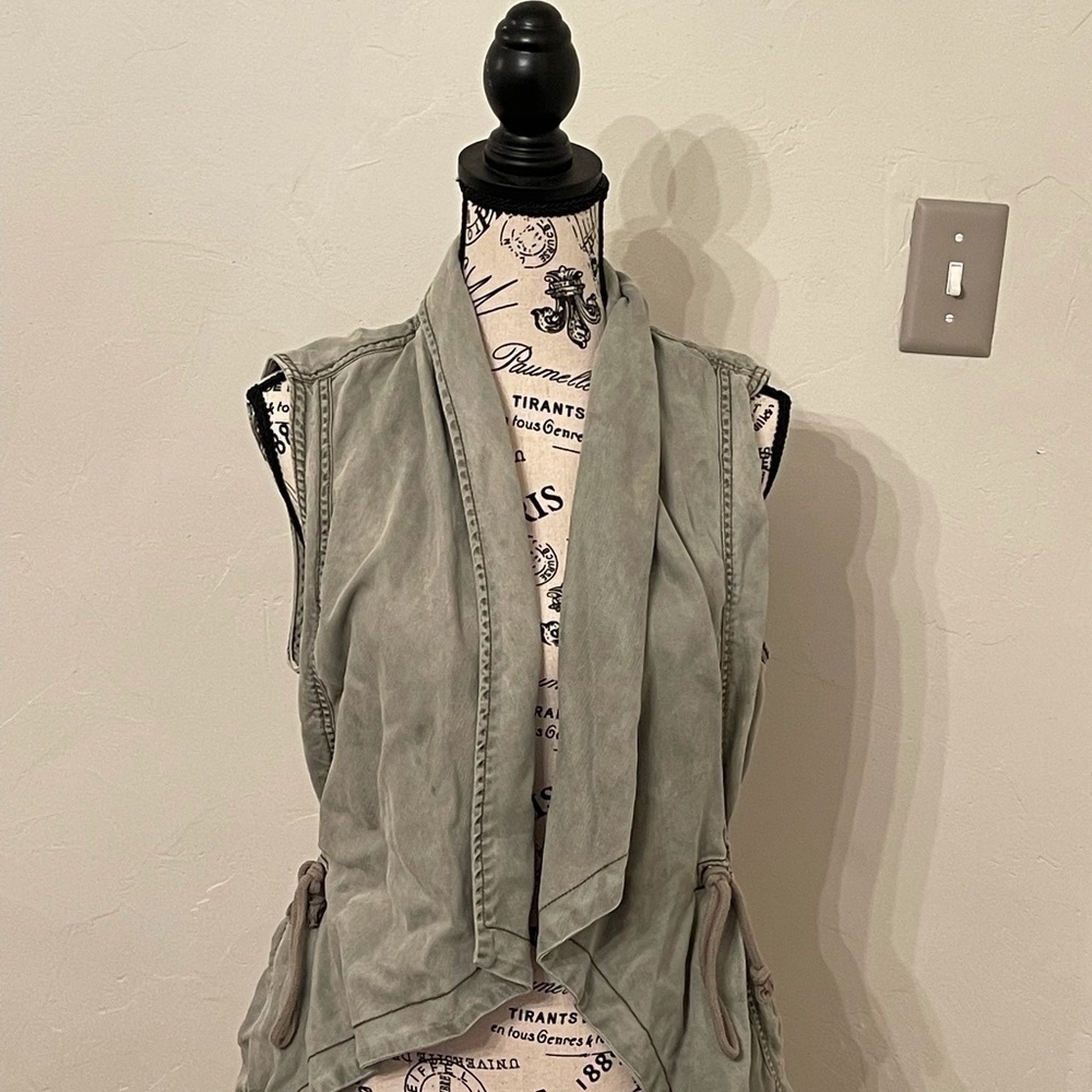 EUC Max Jeans army green vest​​​​​​​​​​​​​